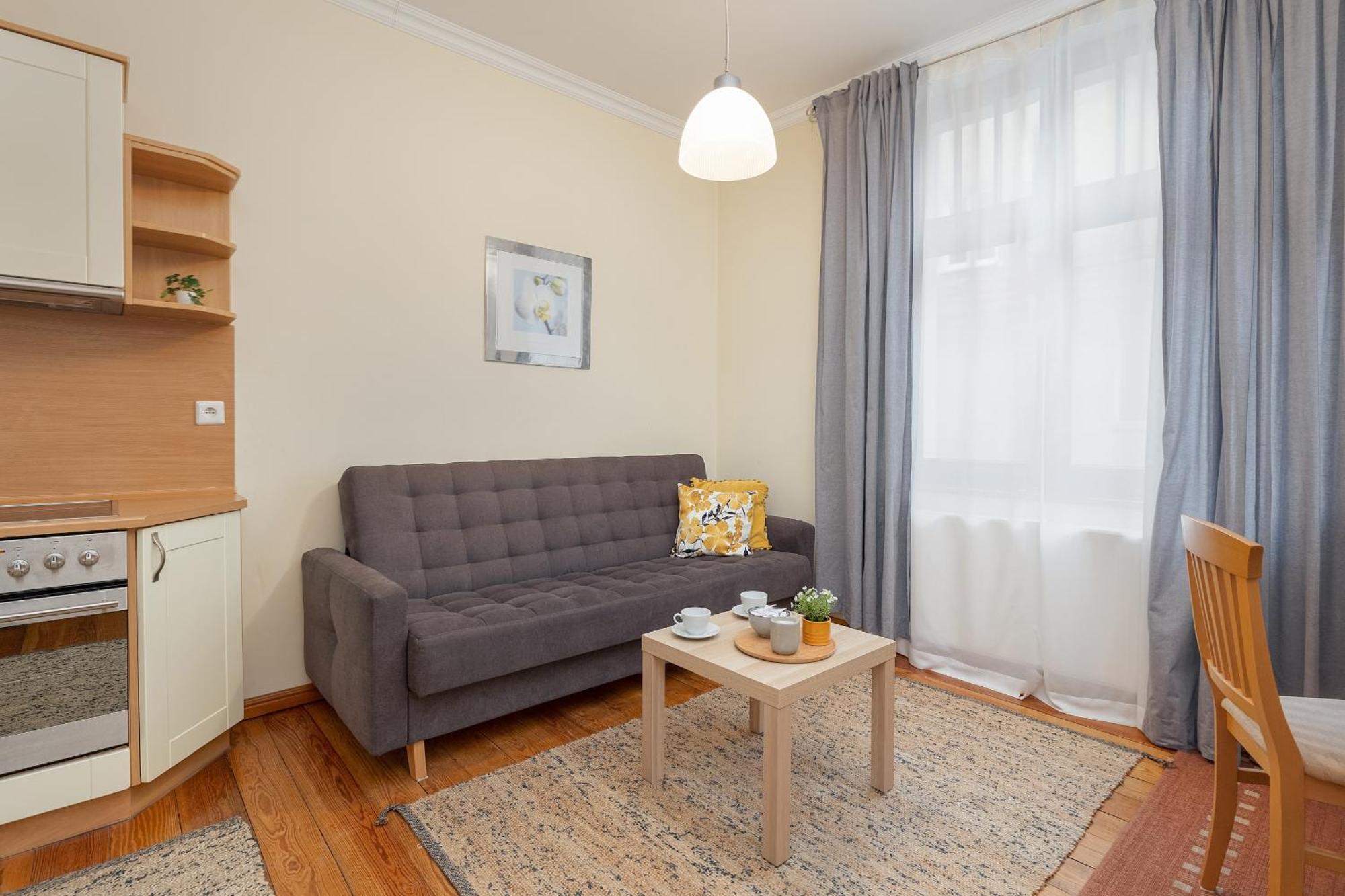 Charming Located Near The Promenade In By Renters *